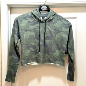 AR-33 Camo Print Cropped Hoodie - Size Large - NWT